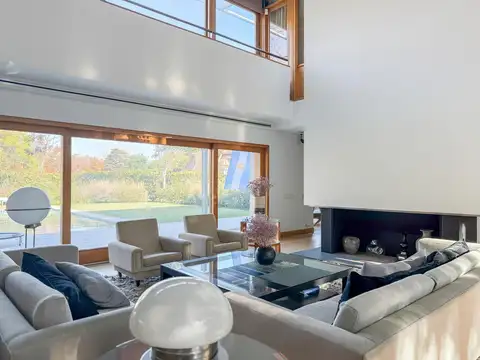 Casa 5 ambientes con 4 baños