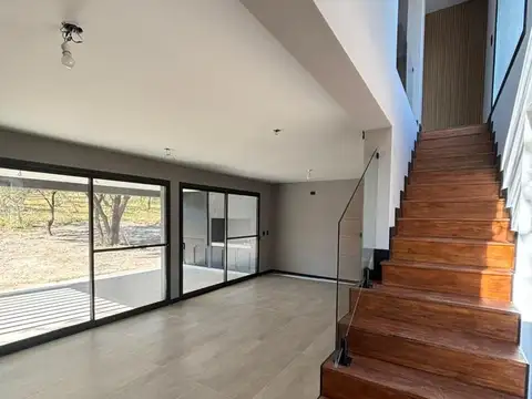Casa 3 ambientes con 2 baños