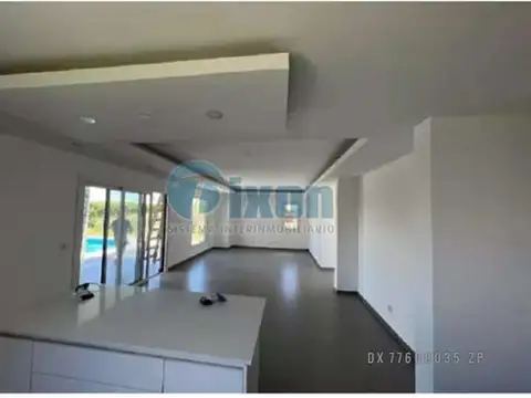 Casa 5 ambientes con 4 baños