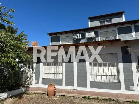 Casa 8 ambientes con 5 baños