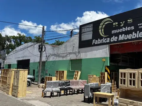 Depósito. Venta. 3 galpones en blo y por que. 2356m2. Entrada camión.