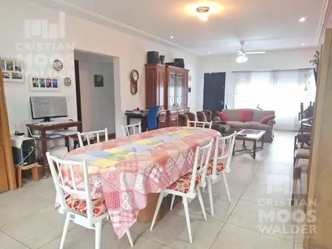 Casa 4 ambientes con 2 baños