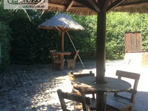 Muy linda casa con dos terrenos a la venta en La Lonja.