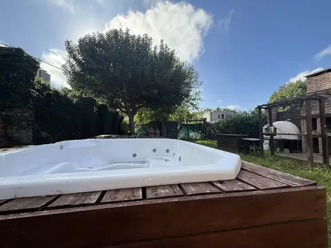 Venta – Casa estilo Loft con jardín - Funes