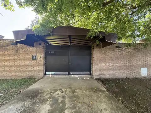 Venta – Casa estilo Loft con jardín - Funes