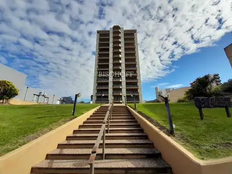 DEPARTAMENTO DE 3 AMBIENTES, CON VISTA AL MAR Y COCHERA