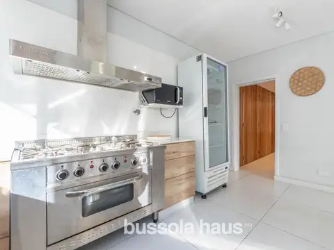 Casa en Alquiler con 2 cocheras
