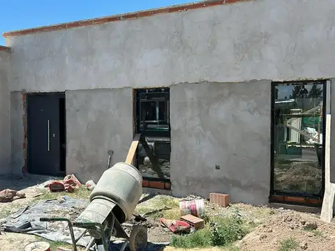 CASA EN BARRIO PRIVADO EN VENTA (CONSULTAR PRECIO)