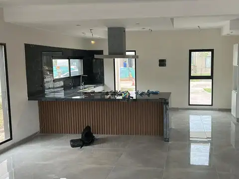 CASA EN BARRIO PRIVADO EN VENTA