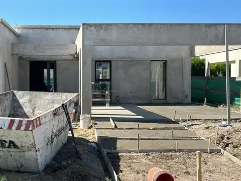 CASA EN BARRIO PRIVADO EN VENTA