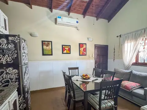Casa 4 ambientes con 2 baños