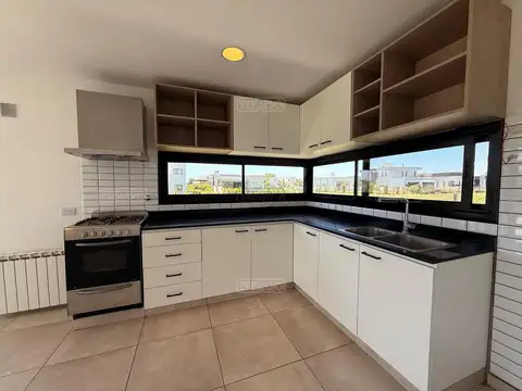 Casa en Alquiler al Oeste