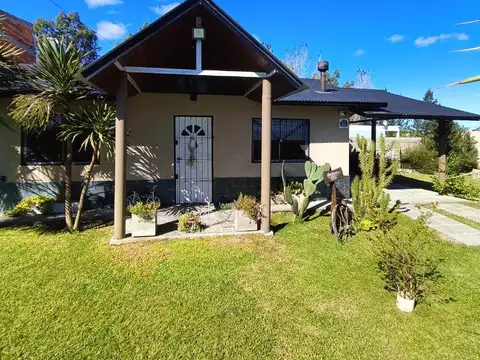 Casa 3 ambientes sobre dos lotes Piscina y forestacion