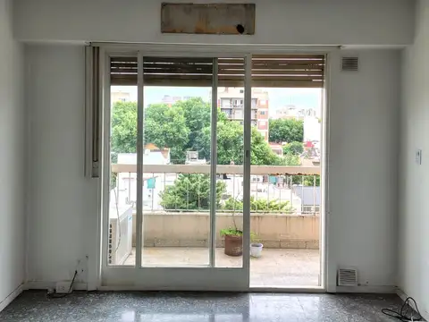 REGIO VISTA – MUY BUENA UBICACIÓN - BUEN ESTADO – BALCON CORRIDO – LAVADERO INDIVIDUAL