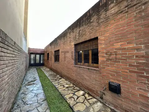 CASA EN VENTA DE 4 AMB QUINCHO Y PILETA EN UNA PLANTA