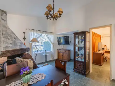 Casa en Venta con 2 cocheras