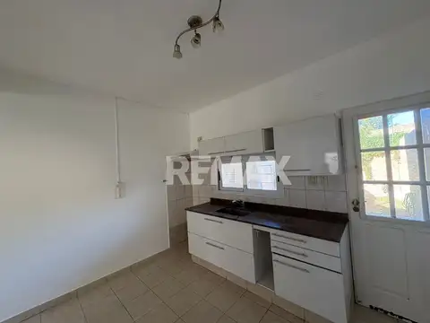 Casa 2 ambientes con 1 baño