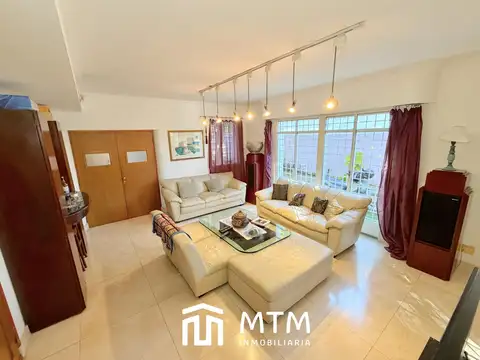 Casa en Venta con 5 cocheras
