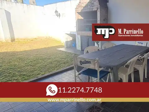 Casa 4 ambientes con doble cochera, jardín y quincho ¡Todo en planta baja  En Venta.