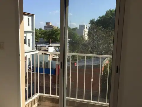 Avellaneda 100, Piso 1°