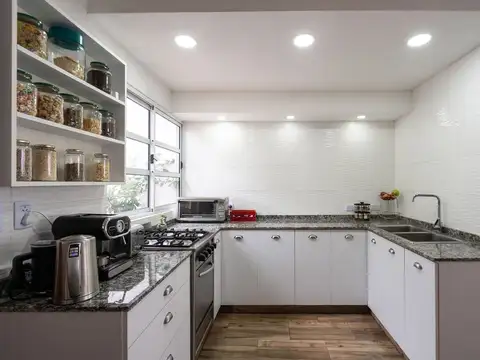 Casa 5 ambientes con 4 baños