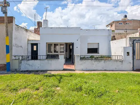 Casa de dos dormitorios con patio