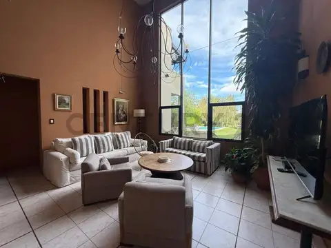 CASA EN VENTA A LA LAGUNA PRINCIPAL DE SANTA BARBARA. EXCLUSIVIDAD