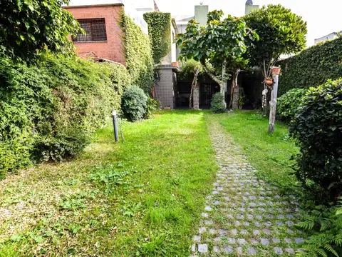 VENTA CASA 3 DORMITORIOS JARDIN, QUINCHO Y COCHERA