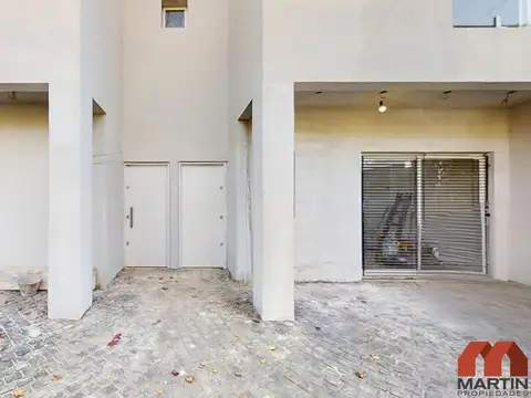 Casa Duplex en Venta de 4 Ambientes en Olivos con Cochera y Terraza