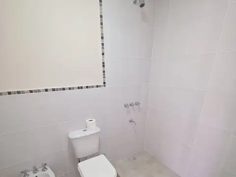 Depto Tipo Casa en Alquiler en Valentín Alsina, $ 700.000