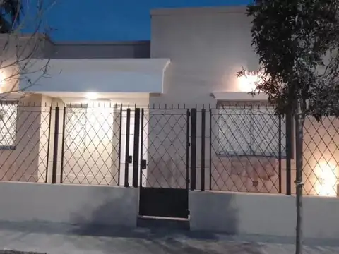 Casa en venta - 5 Dormitorios 2 Baños - 100Mts2 - Quilmes