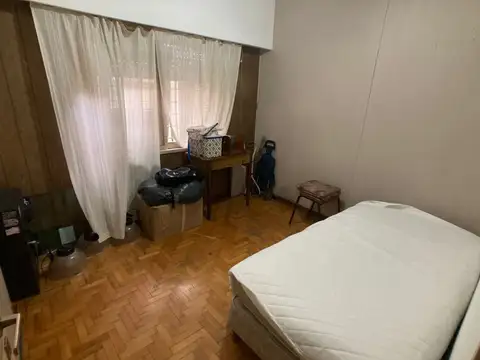 Departamento en Venta. 3 ambientes en planta baja con cochera. Zona Residencial.