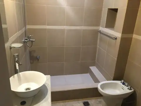 Depto Tipo Casa en Alquiler en Lomas Del Mirador, $ 665.000