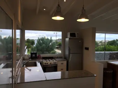 Casa 5 ambientes con 4 baños