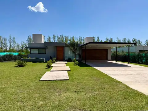 VENTA CASA DE CATEGORIA  SIETE SOLES HEREDADES