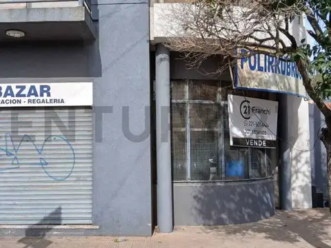8  y 152 600, Piso 0
