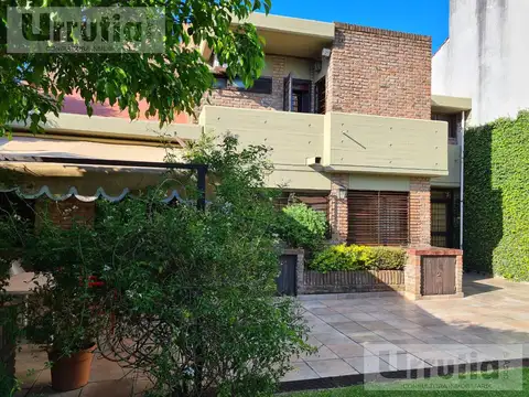Casa en Venta con 4 cocheras