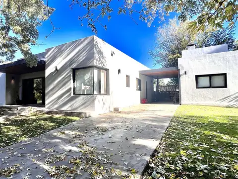 Casa 5 ambientes con 4 baños