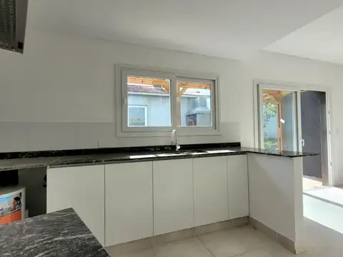 Casa 3 ambientes con 1 baño