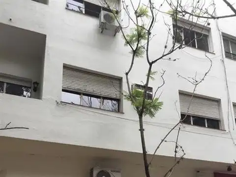 Lindo 2 ambientes, cerca de estación Olivos. Por escalera.