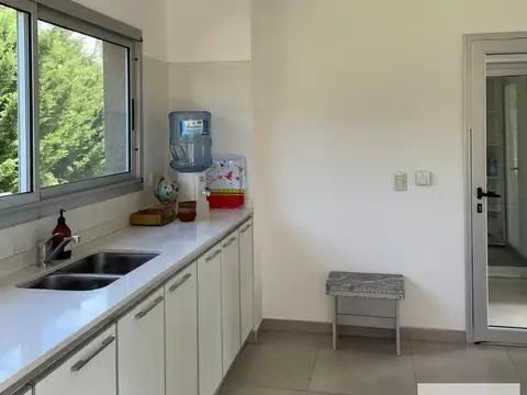 Casa 6 ambientes con 3 baños