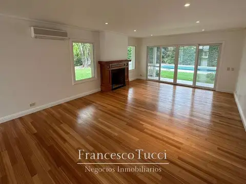 Casa en Venta y alquiler anual en San Diego con piscina Lote central