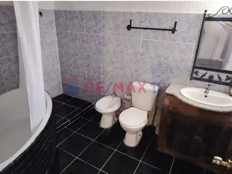 Casa 5 ambientes con 1 baño