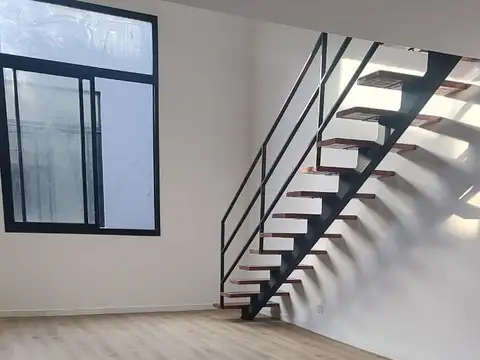 Depto Tipo Casa en Alquiler de 2 ambientes