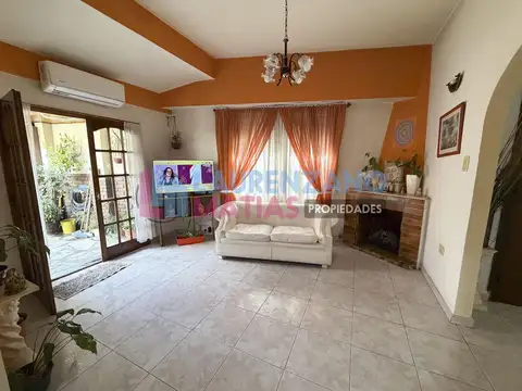 Casa 5 ambientes con 2 baños