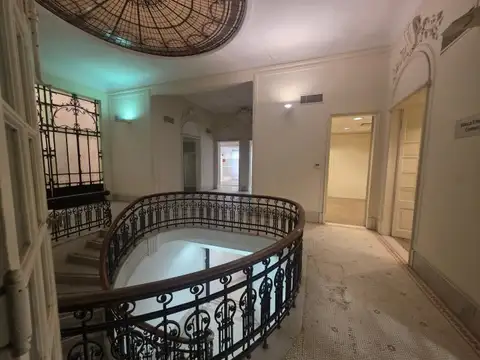 Oficina 10 ambientes con 2 baños