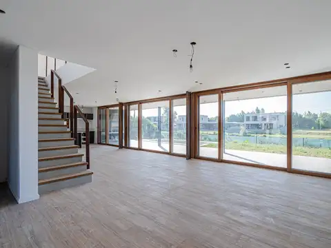 Venta Casa 6 ambientes a estrenar en barrio Laguna grande, Villanueva