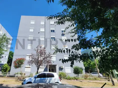 525 bis esquina 12. Departamento 2dormis en venta, Tolosa.-