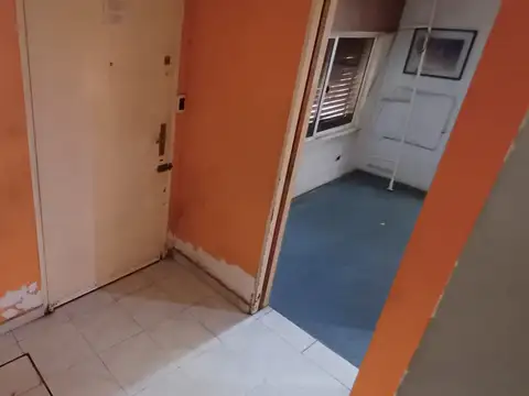 Deposito con Oficinas Mas Vivienda 4 Ambientes entrada camion