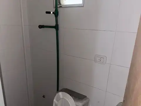 Local en Alquiler en Gregorio de Laferrere, $ 400.000